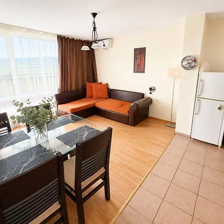 Apartment One-bedroom With Mountain Views *