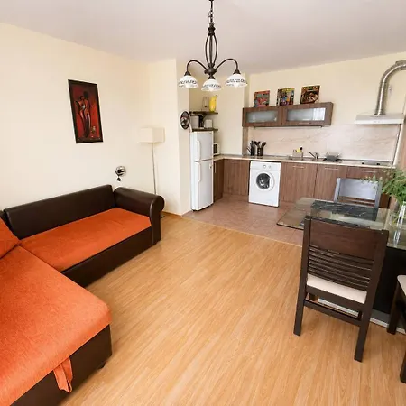 Apartment One-bedroom With Mountain Views *